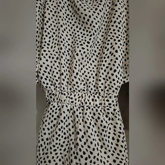 VICI Flawless Well Behaved Printed Pocketed Tie Romper. Size small - Picture 16 of 16